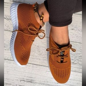 Size 6.5 brown EMERY ROSE lace up sneakers